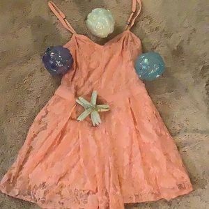 HOLLISTER Sm. peach lace romper